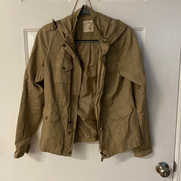 Tan jacket - Picture 1 of 3